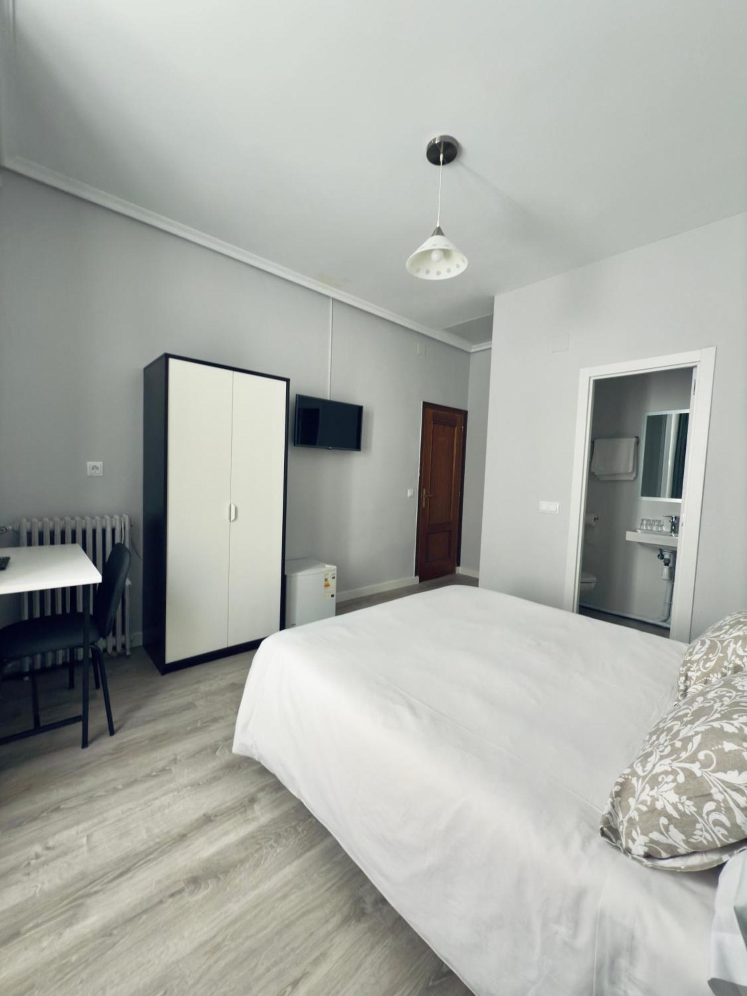 Hostal Conde De Alba مدريد المظهر الخارجي الصورة