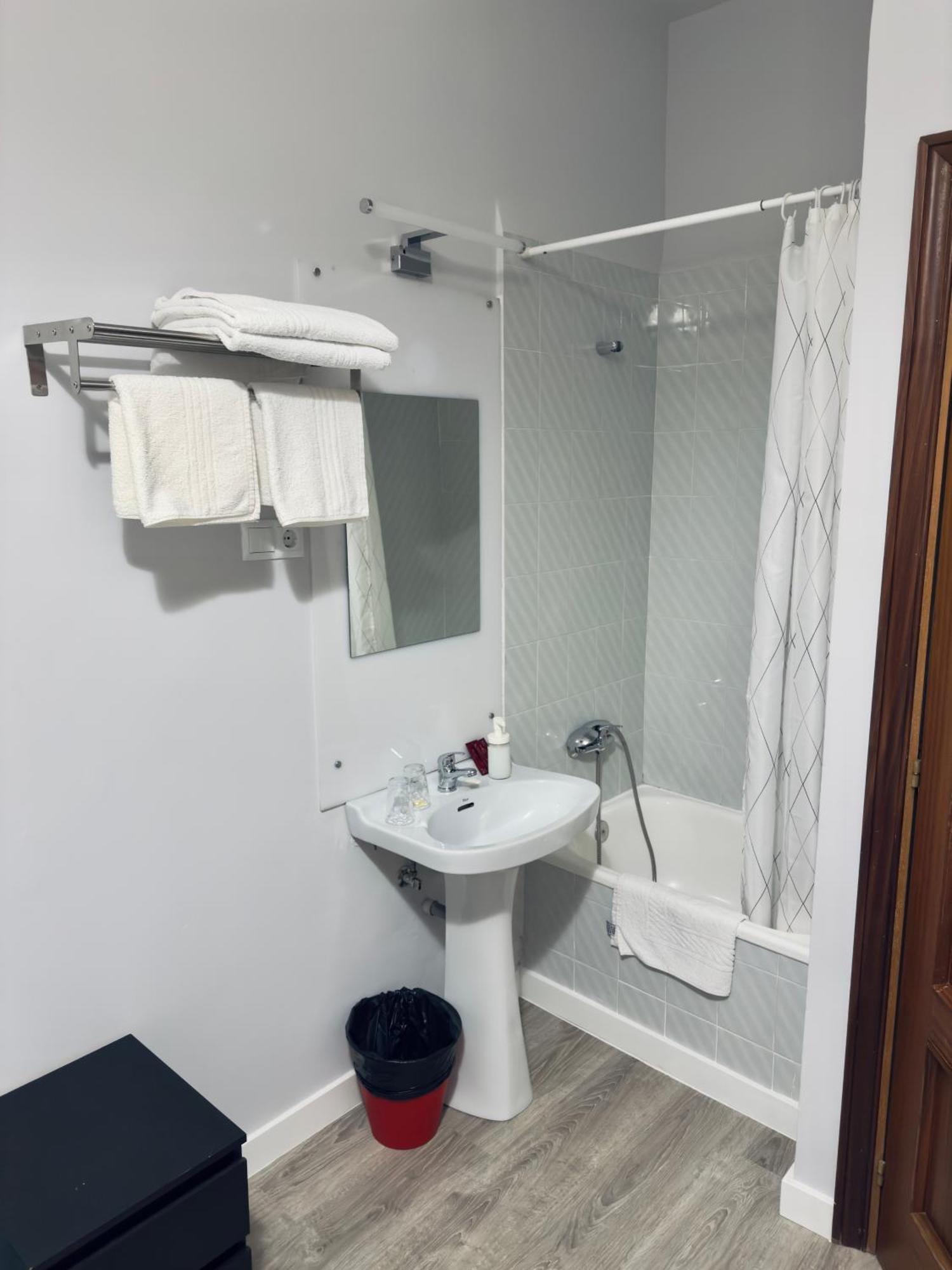 Hostal Conde De Alba مدريد المظهر الخارجي الصورة