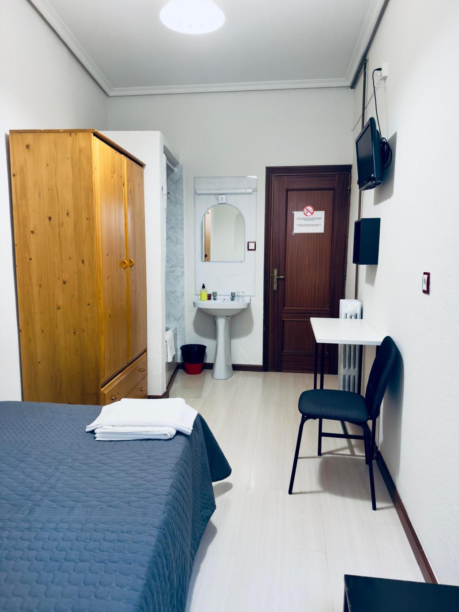 Hostal Conde De Alba مدريد المظهر الخارجي الصورة