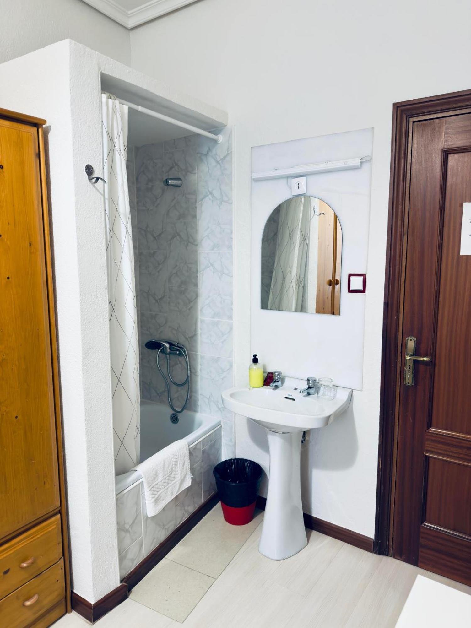 Hostal Conde De Alba مدريد المظهر الخارجي الصورة